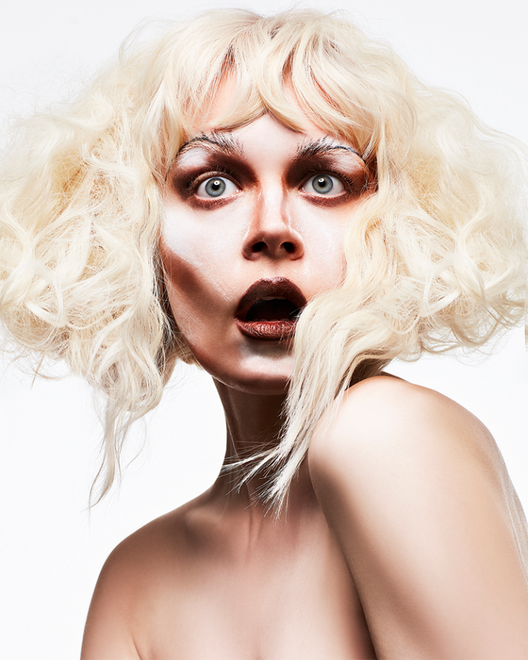 In Odd We Trust – Lena