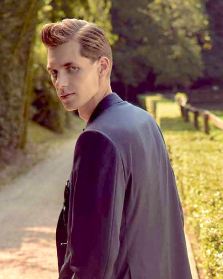 TIMELESS ESSENCE Look 1